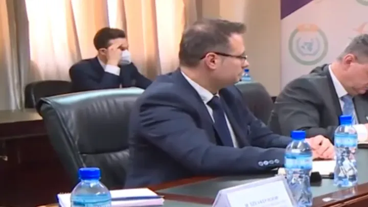 Orbán Gáspár a delegációtól távolabb húzódott meg – Forrás: Facebook
