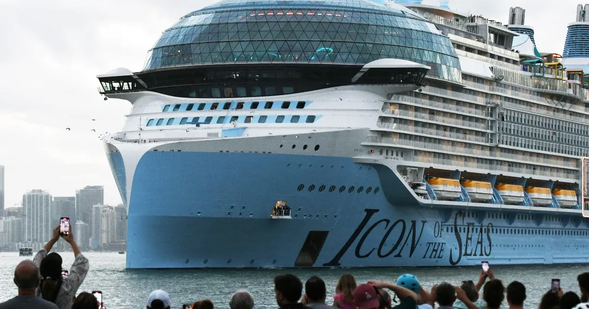 The largest cruise ship in the world set off from Miami