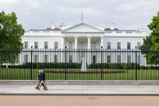 Cukorkaként osztogatták a Fehér Házban a pörgetőket és altatókat, mikor Trump ott lakott
