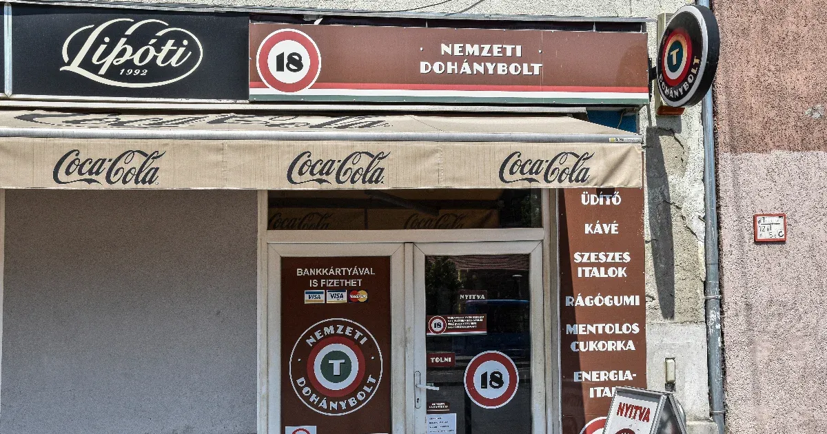 Legalább egymillió forintra büntetik majd azt trafikot, amelyik 18 évnél fiatalabbnak ad el dohányterméket