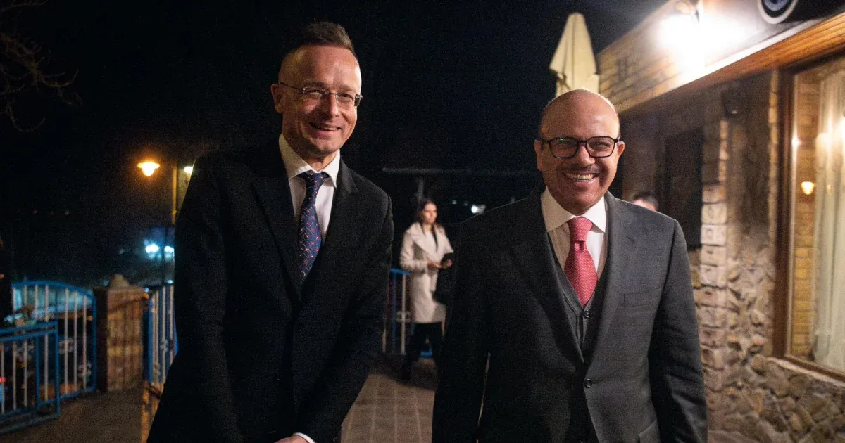 Bahreini barátja várta a Kárpátaljáról hazaérkező Szijjártó Pétert Dunakeszin