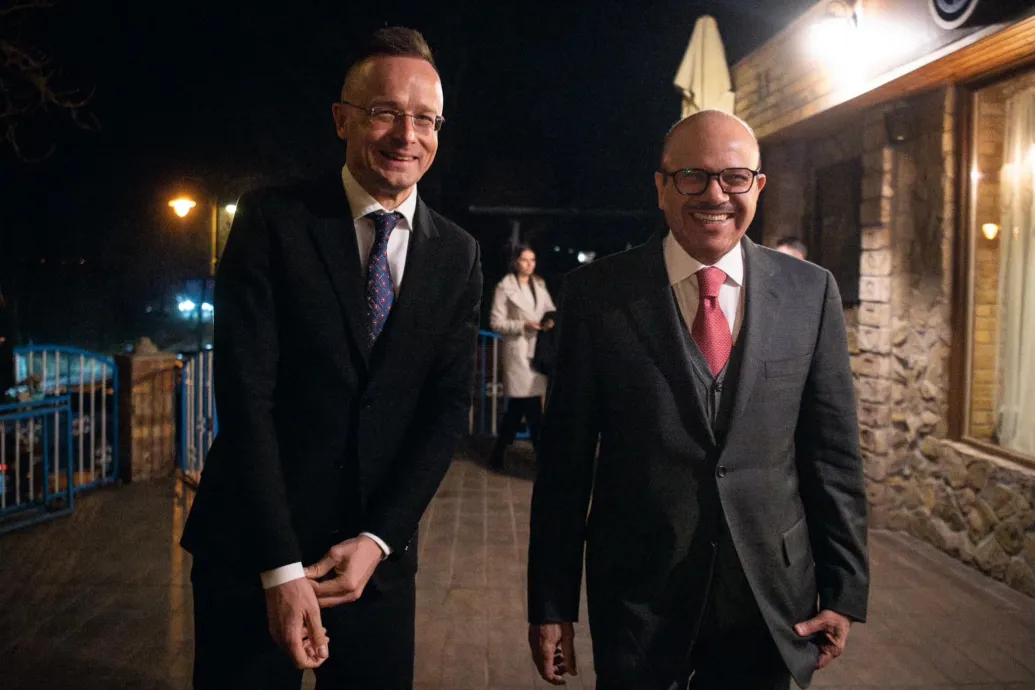 Bahreini barátja várta a Kárpátaljáról hazaérkező Szijjártó Pétert Dunakeszin