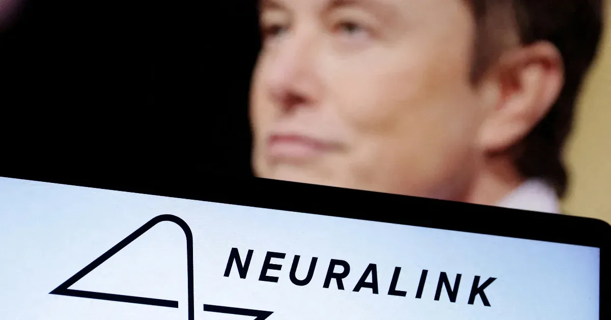 Elon Musk biotech cége beültette az első mikrocsipjét egy ember agyába