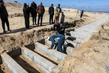 A Hamász és a Palesztin Hatóság is vizsgálatot sürget, miután megkötözött holttesteket találtak egy gázai iskolában