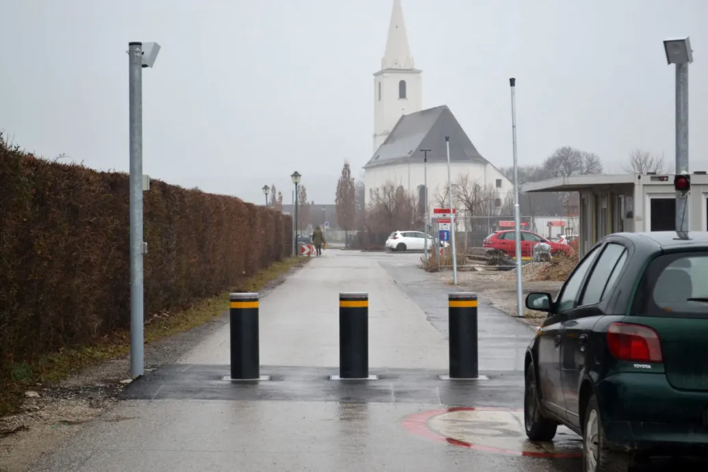 Austrian border village forces Hungarian neighbours to 30-kilometre detour