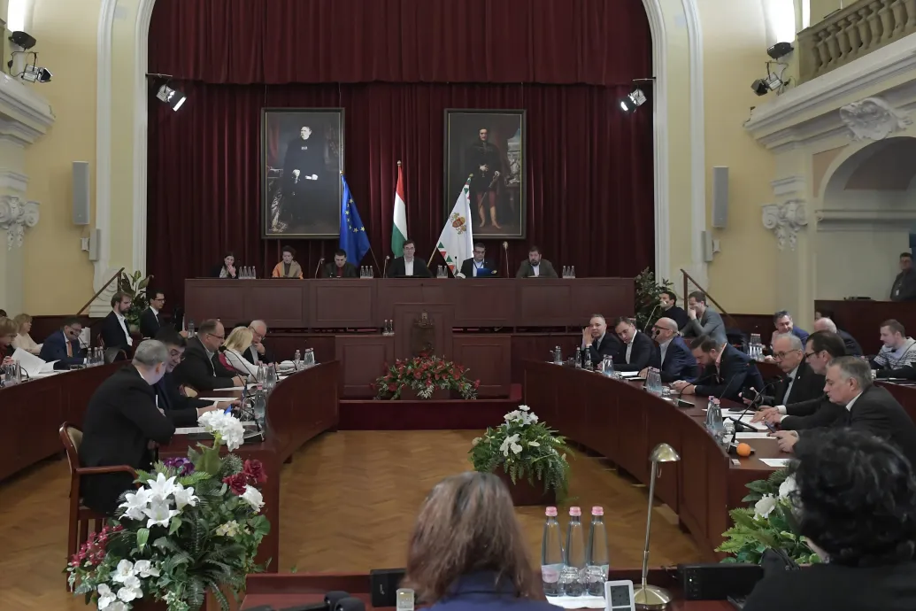 Nemet mondtak a főispáni felhívásra, nem törli el a főváros a teherforgalmi behajtási díjat