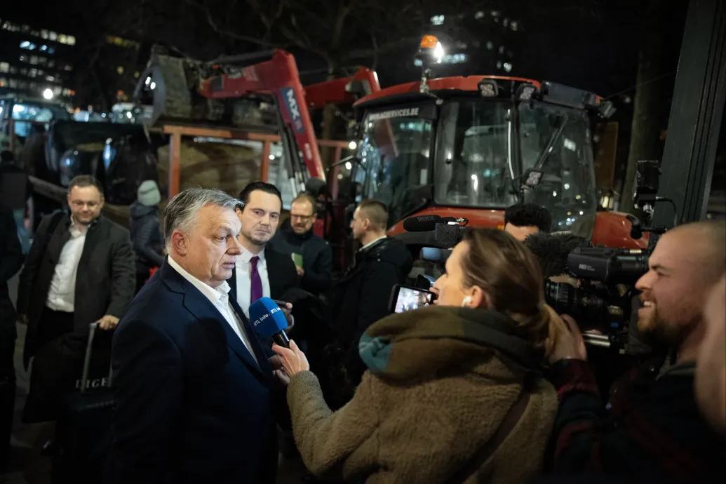 Orbán a brüsszeli belvárosban tüntető gazdákkal találkozott