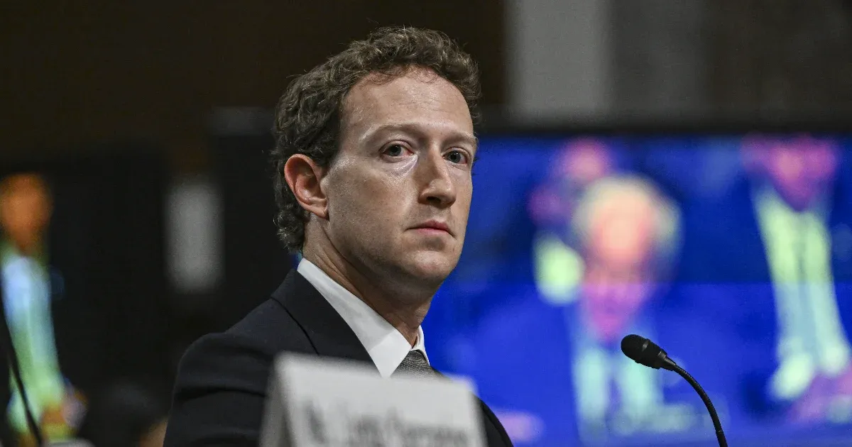 Mark Zuckerberg bocsánatot kért a fiataloktól, akiket online zaklatás ért