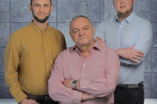 Egyszemélyes vállalkozásból épített milliárdos céget a fiaival a szegedi Quantrax Kft. alapítója