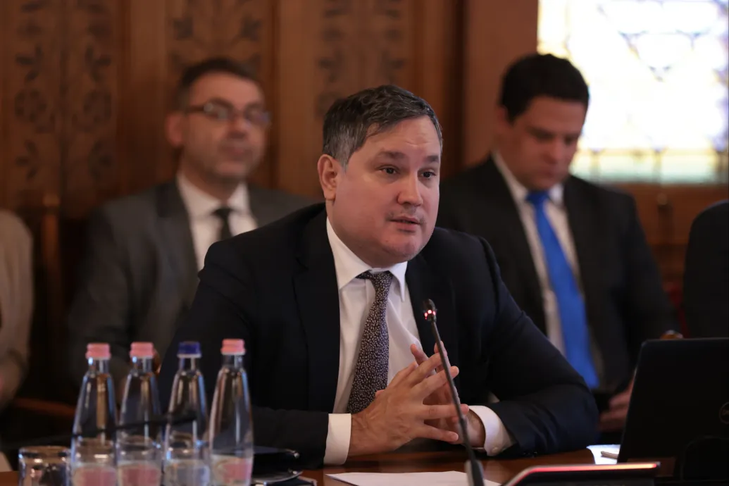 Arcvesztés nélkül vonulna vissza a kormány a befektetési alapok piacán