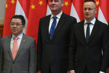 Különutas stratégiával megy neki Magyarország a kihívásnak, amit a kínai járműipar európai nyomulása jelent