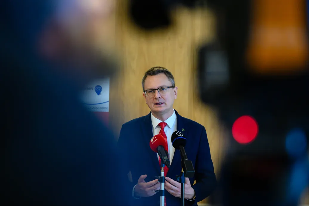 Rétvári Bence: Amelyik fenntartó nem a pedagógusok béremelésére fordítja a pénzt, az le fog bukni