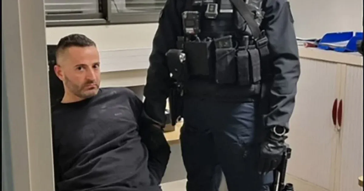 Korzikán kapták el azt az olasz maffiózót, aki összecsomózott ágyneműkön mászott ki egy szardíniai börtönből