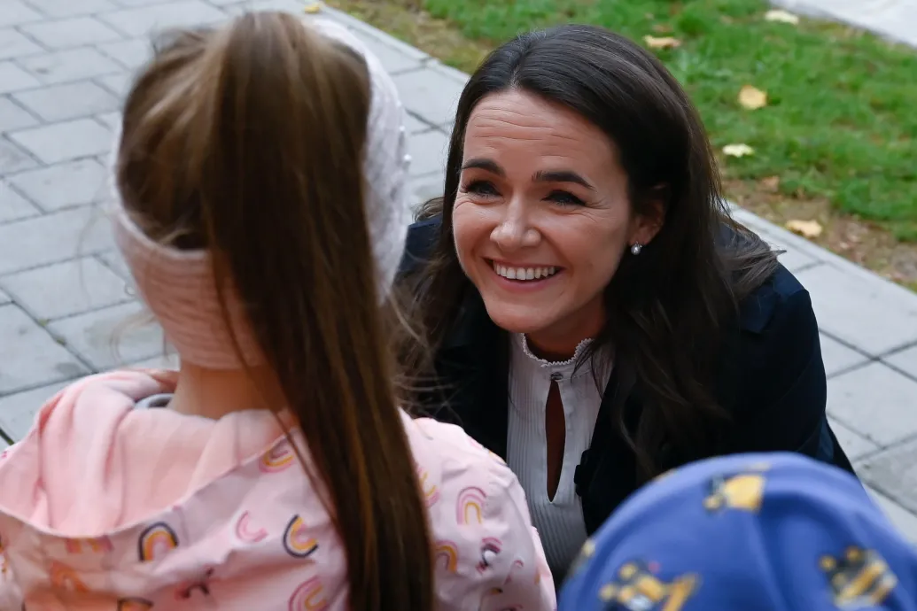 Donáth Anna: Nováknak le kellene mondania, amiért kegyelmet adott a bicskei gyerekotthon pedofil exigazgatójának bűntársának