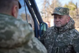 Az ukrán vezetés jelezte a Fehér Háznak, hogy a hadsereg főparancsnokának leváltását tervezik