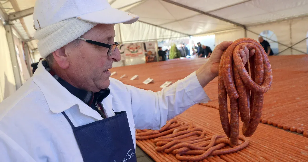 4 kilométeres kolbászt dobtak össze Sajóvámoson