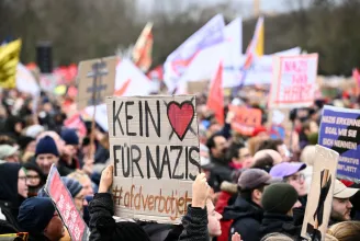 Ismét százezres tömeg tüntetett a szélsőjobboldali AfD ellen Berlinben
