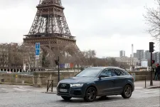 Párizs szembeszáll a batár autókkal, megháromszorozzák az SUV-k parkolási díját