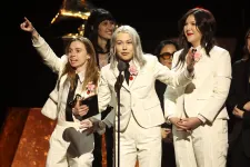 Friss Grammy-nyertes a korábbi, nőket becsmérlő Grammy-elnöknek: Rohadj a sírodban!