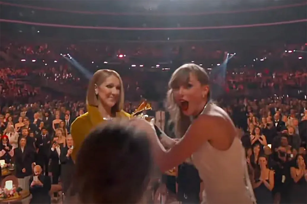 Kiakadt az internet azon, ahogy Taylor Swift átvette a Grammy-díjat Céline Diontól