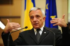 Csalásra figyelmeztet a Román Nemzeti Bank, Mugur Isărescu nem ajánl Enel-befektetéseket