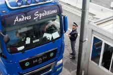 Magyarországi hulladékokat szállító kamionokat fordítottak vissza a román határrendészek