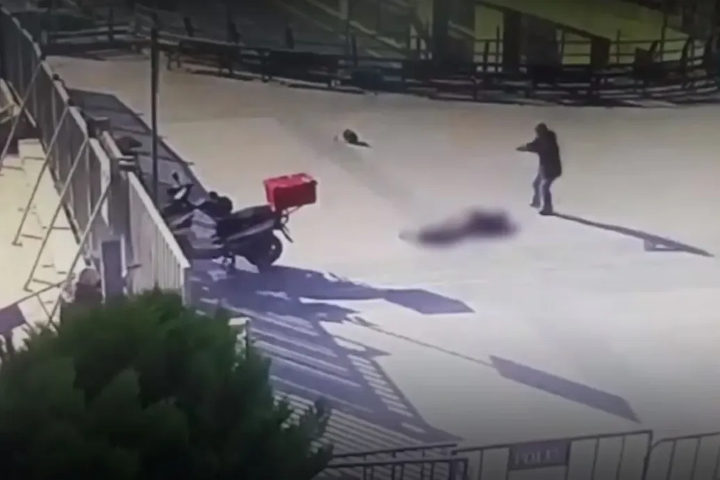 Lövöldözés volt egy isztambuli bíróság előtt, két támadót megöltek a rendőrök