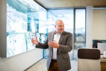 Videón, ahogy a ferencvárosi polgármester elküldi Balázs Attilát a korábbi „szavazzatok a Fideszre” levele miatt