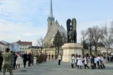 Dési polgármester: A diákok döntése volt, hogy rövidujjú népviseletben hórázzanak a téli hidegben