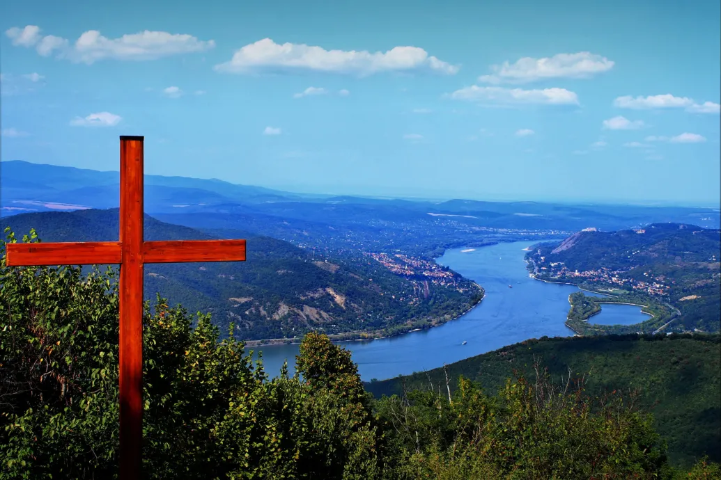 Állami pénzzel megtolt szálloda-beruházásokat igazgatnak a katolikusok