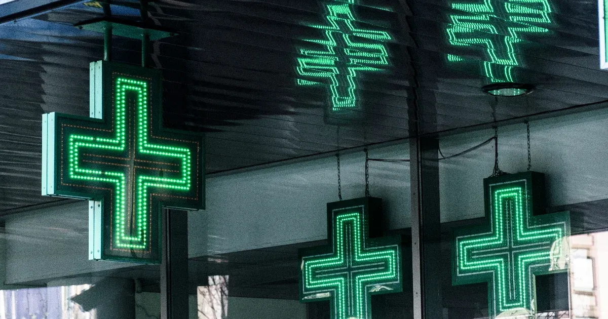 Hiába tiltakozott a kamara, májustól nem minden gyógyszertárban lesz kötelező a gyógyszerész jelenléte