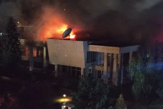 Egy 14 éves fiú által gyújtott tűz miatt égett le a sepsiszentgyörgyi Szakszervezetek Művelődési Háza