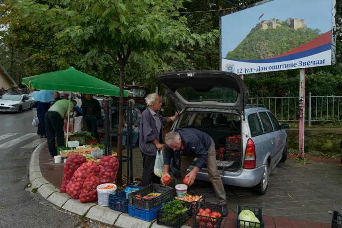 Helyi szerbek piaca Zvečanban 2022. szeptember 2-án – Fotó: Pierre Crom / Getty Images