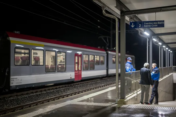 Késsel és baltával ejtett túszul 15 embert egy férfi egy svájci vonaton