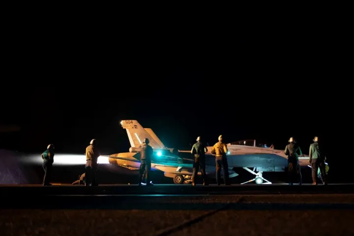 A US Air Force fighter jet takes off on a mission against Houthi positions in Yemen - Photo: @CENTCOM/X