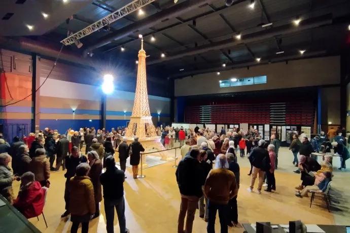 Először visszadobták, most mégis bekerülhet a Guiness-rekordok közé a 7 méteres gyufaszál Eiffel-torony