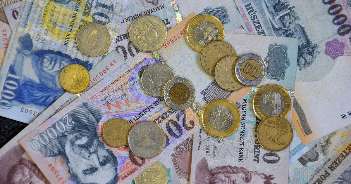 Hiába terjed a hír, nem kell a minimálbért a magyar átlag 60 százalékára emelni az EU miatt