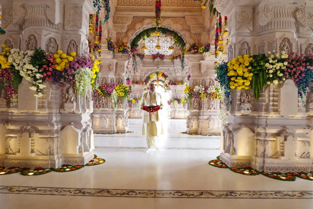 A hindu Vatikánt építi fel a választásra készülő, főpapot játszó indiai kormányfő