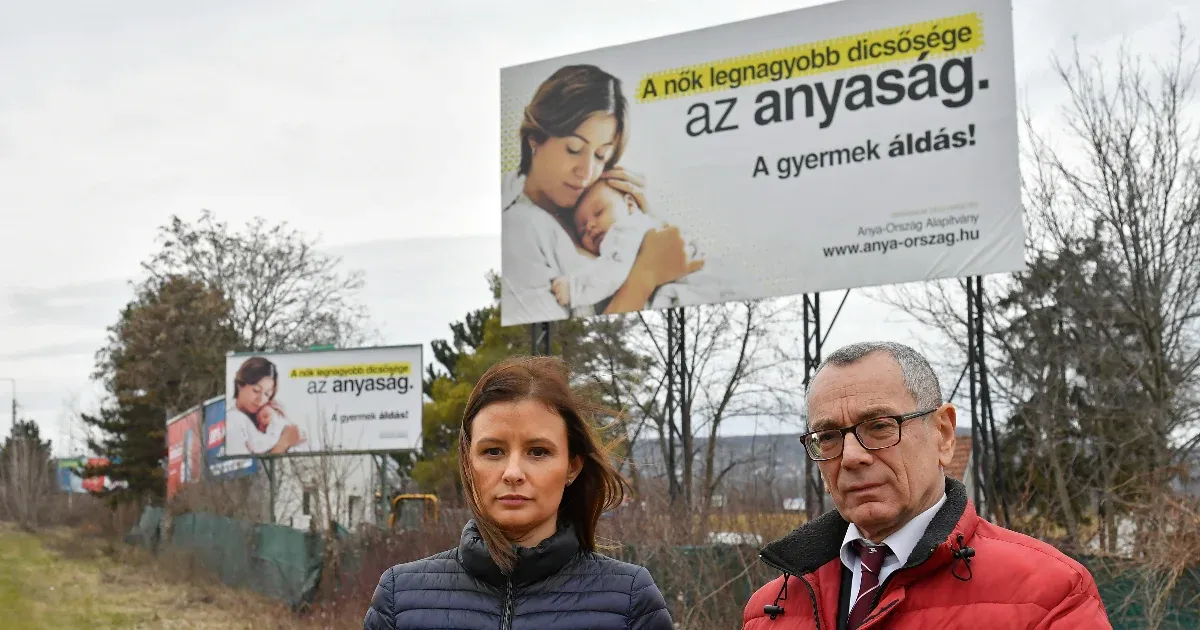 „A nők legnagyobb dicsősége az anyaság” – folytatja plakátkampányát a Mi Hazánk