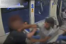 Hárman támadtak meg egy nőt egy budapesti villamoson, az egyikük annyira fiatal, hogy nem is büntethető