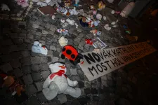 „Anyaként voltak részesei ennek az aljasságnak” – a tüntetők azt követelik, Novák és Varga távozzon a közéletből