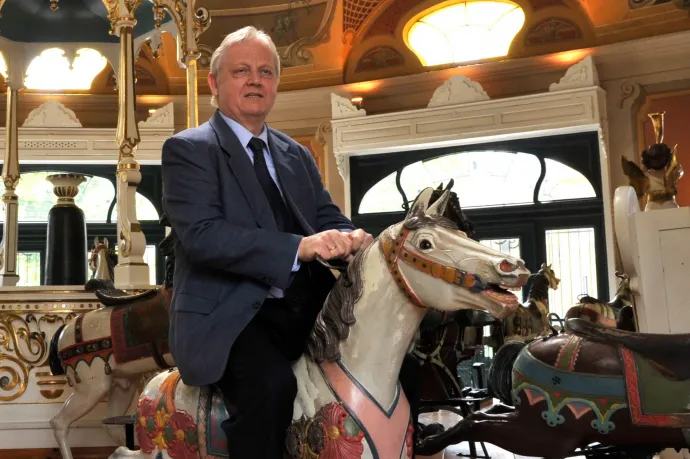 Állatvédők szerint le kellene szerelni a körhinták lovait