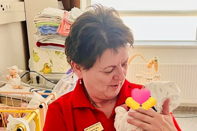 Újszülött kislányt találtak a kiskunhalasi kórház inkubátorában