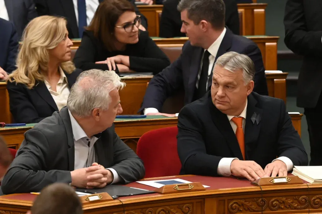 Opposition parties demand explanation from Orbán after President's resignation