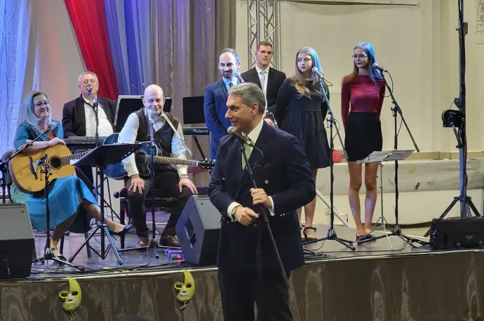 Lázár János a jelek szerint éppen ünnepelt, amikor Novák Katalin lemondott, és erre még büszke is