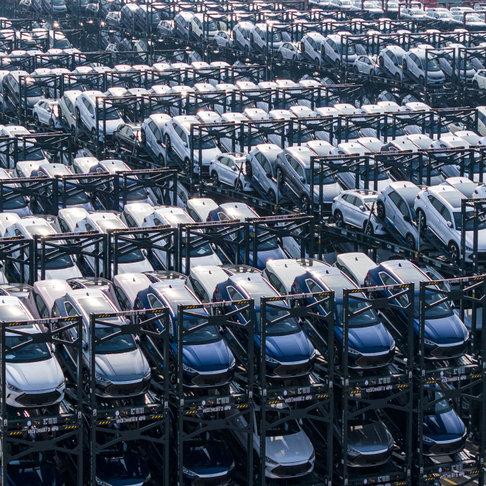 Külföldi tudással, hajóflottával és jüanelszámolással terjeszkedne a kínai autóipar