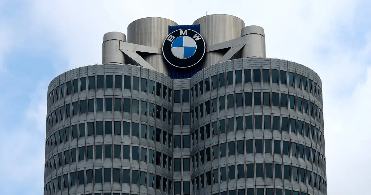 Lángra kapott egy magyar férfi BMW-je a benzinkúton, évekkel később beperelte a gyártót Lángra kapott egy magyar férfi BMW-je a benzinkúton, évekkel később beperelte a gyártót