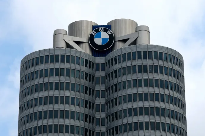 Lángra kapott egy magyar férfi BMW-je a benzinkúton, évekkel később beperelte a gyártót