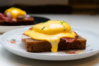 A legszexibb reggeli: csorogjon az Eggs Benedict!