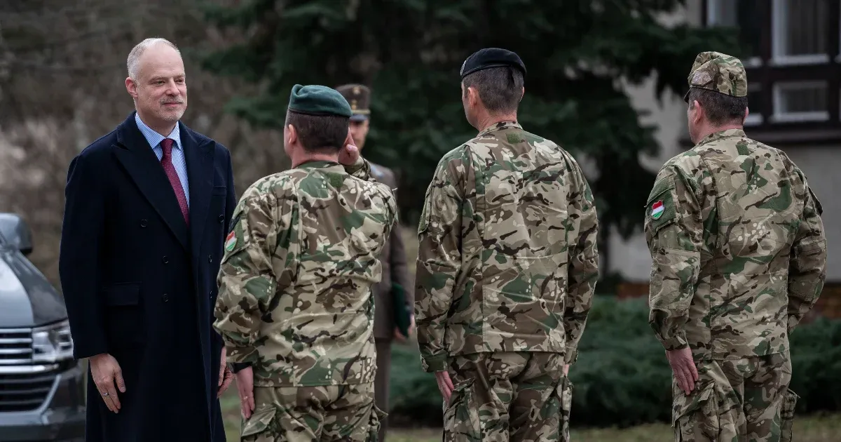 Ugyanarra a törvényre hivatkozva beszélt a honvédelmi miniszter Orbán Gáspárról, mint amivel elutasítottak egy adatigénylést